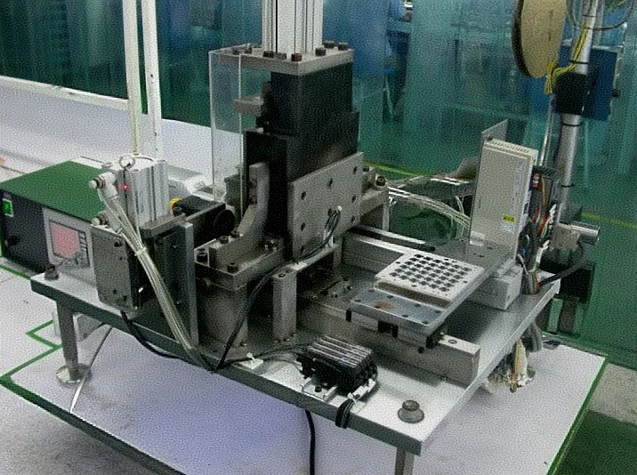 手机连接器端子插入治具